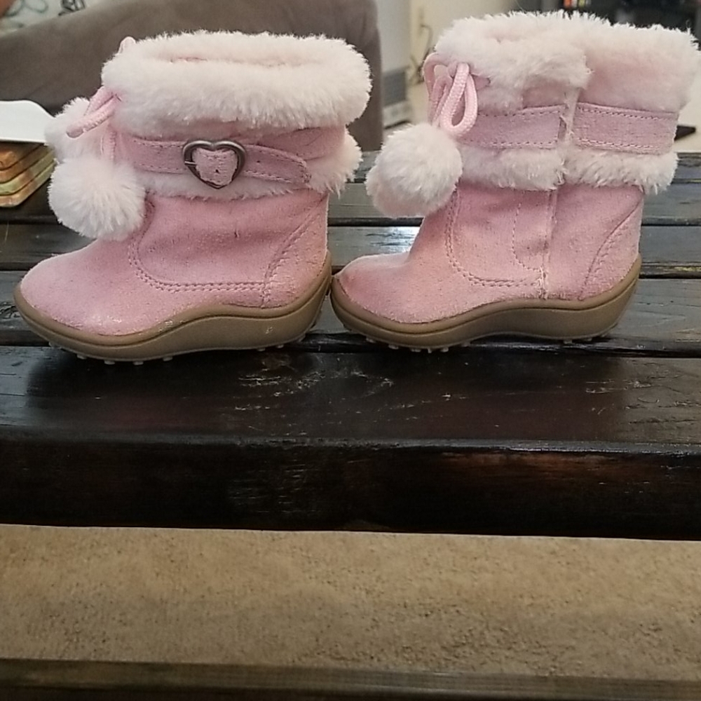 Snow boots